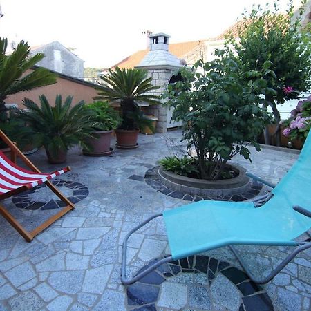 App With A Lovely Patio Apartment Mali Losinj Ngoại thất bức ảnh