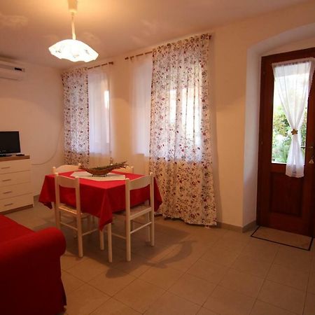 App With A Lovely Patio Mali Losinj Ngoại thất bức ảnh