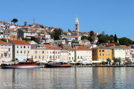 App With A Lovely Patio Mali Losinj Ngoại thất bức ảnh