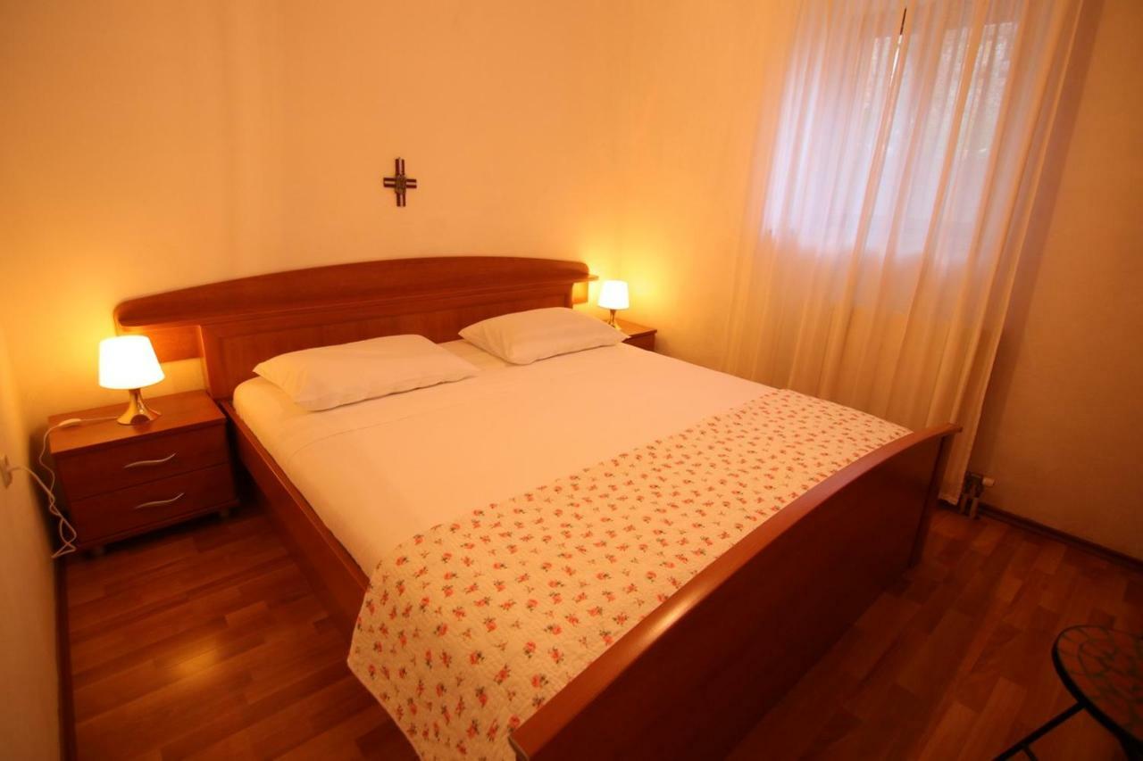 App With A Lovely Patio Mali Losinj Ngoại thất bức ảnh