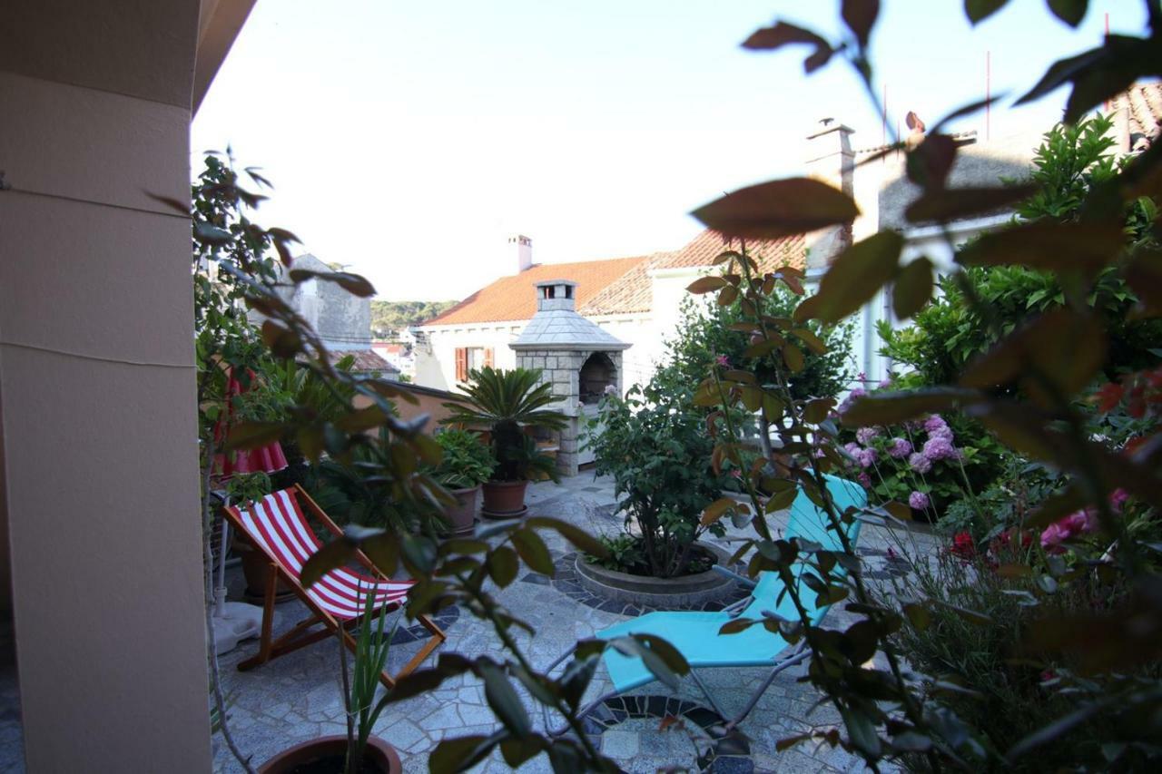 App With A Lovely Patio Mali Losinj Ngoại thất bức ảnh