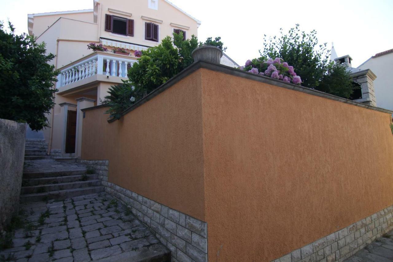 App With A Lovely Patio Mali Losinj Ngoại thất bức ảnh