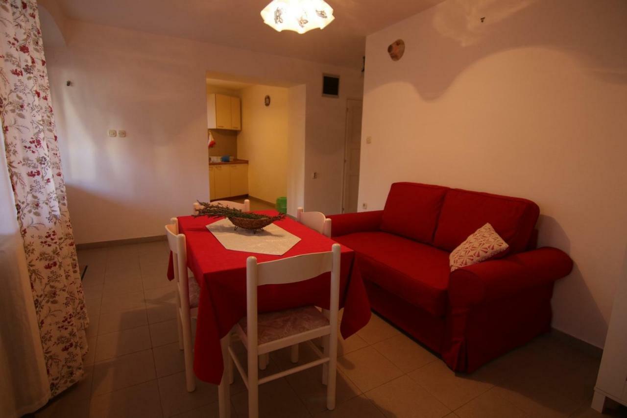 App With A Lovely Patio Mali Losinj Ngoại thất bức ảnh