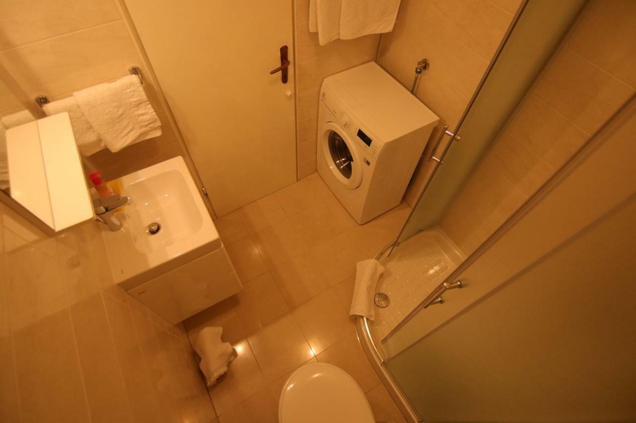 App With A Lovely Patio Mali Losinj Ngoại thất bức ảnh