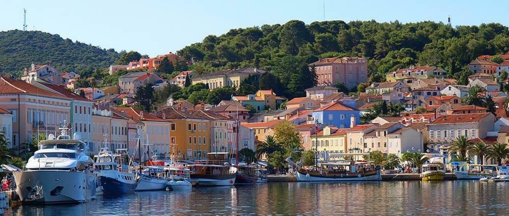 App With A Lovely Patio Mali Losinj Ngoại thất bức ảnh