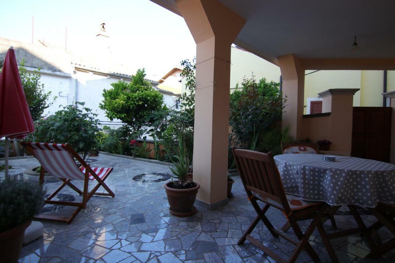 App With A Lovely Patio Apartment Mali Losinj Ngoại thất bức ảnh