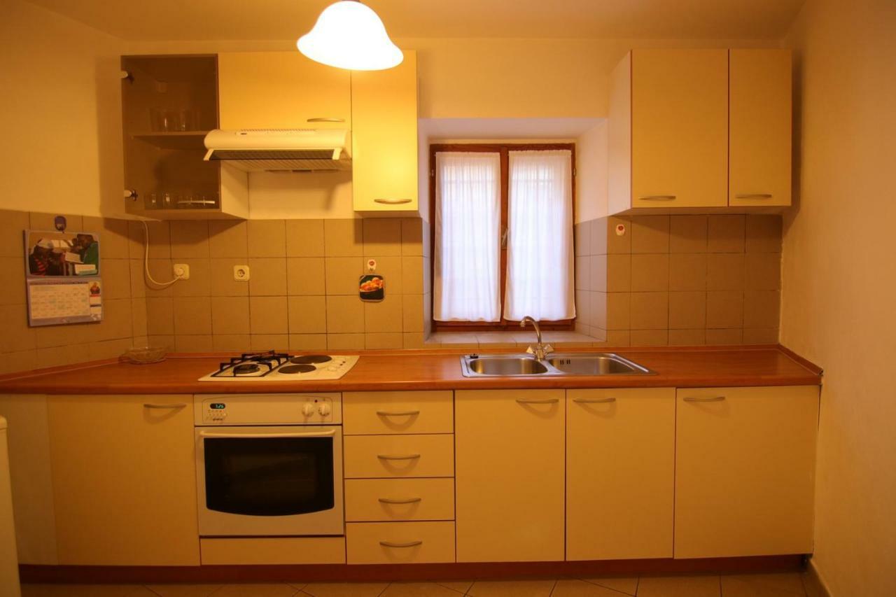 App With A Lovely Patio Apartment Mali Losinj Ngoại thất bức ảnh